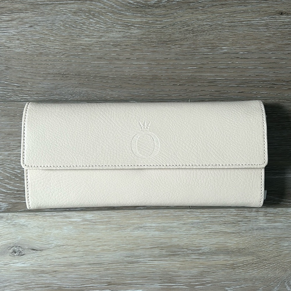 Pandora Leather Travel clutch